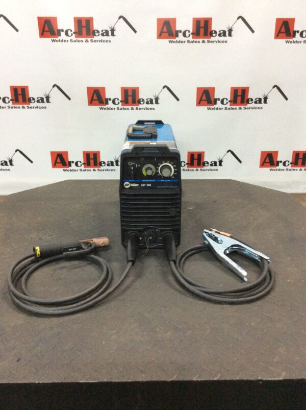 A picture of the front of an arc-heat welding machine.